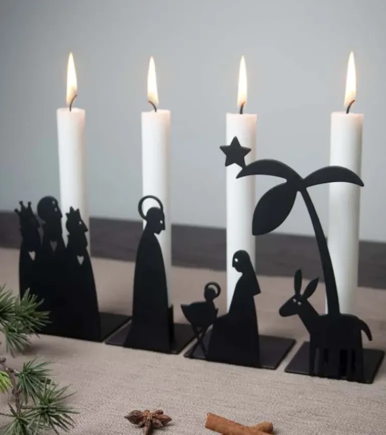 Adventsstage, julekrybbe i sort metal, kronelys