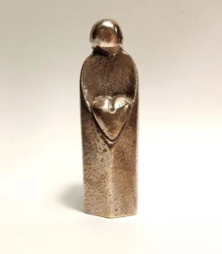 Bronzefigur Menneske med hjerte