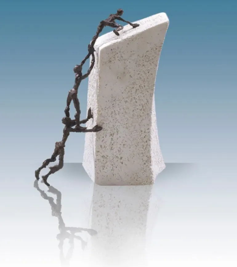 Bronze figur, Sammen når vi længst