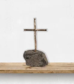 Bronzekors på lavasten, 16 cm