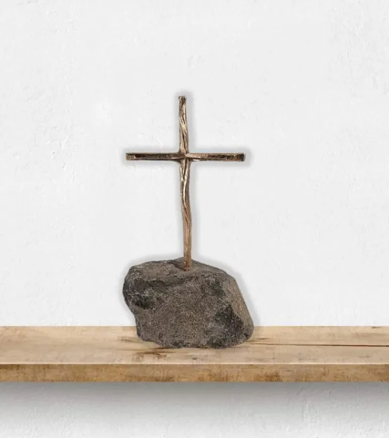 Bronzekors på lavasten, 16 cm