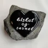 Elsket og savnet, Sort Glashjerte På Granitsten