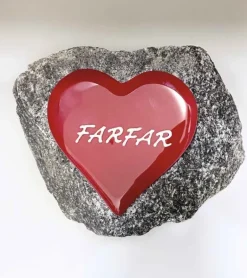 Farfar, Rødt Glashjerte På Granitsten