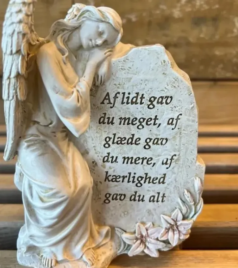 Gravpynt, Engel lænende op ad sten