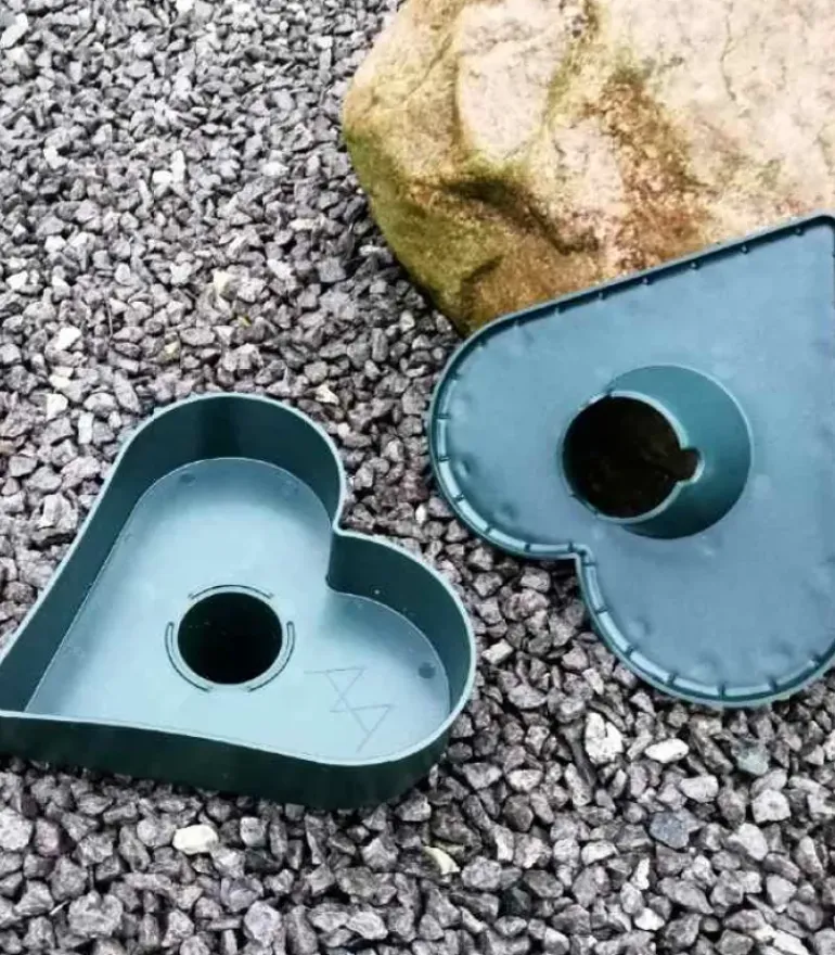 Gravvase udformet som hjerte i plast, 2 L vand, grøn