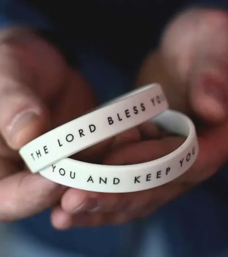 Hvid armbånd: The lord bless you