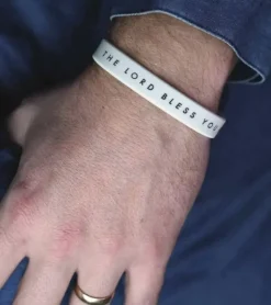 Hvid armbånd: The lord bless you