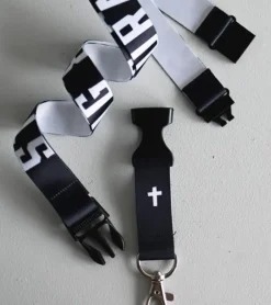 Keyhanger: Strong & courageous