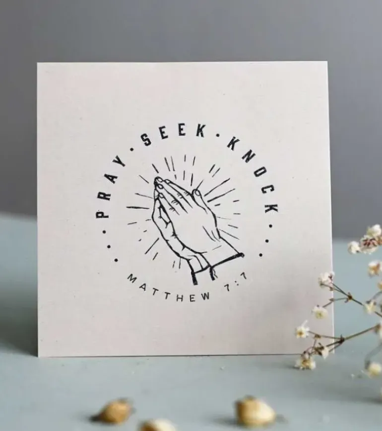 Kvadratisk Postkort: Pray, Seek, Knock