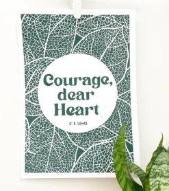 Linoleumstryk: Courage, dear Heart C.S. Lewis, A3 Plakat, Grøn