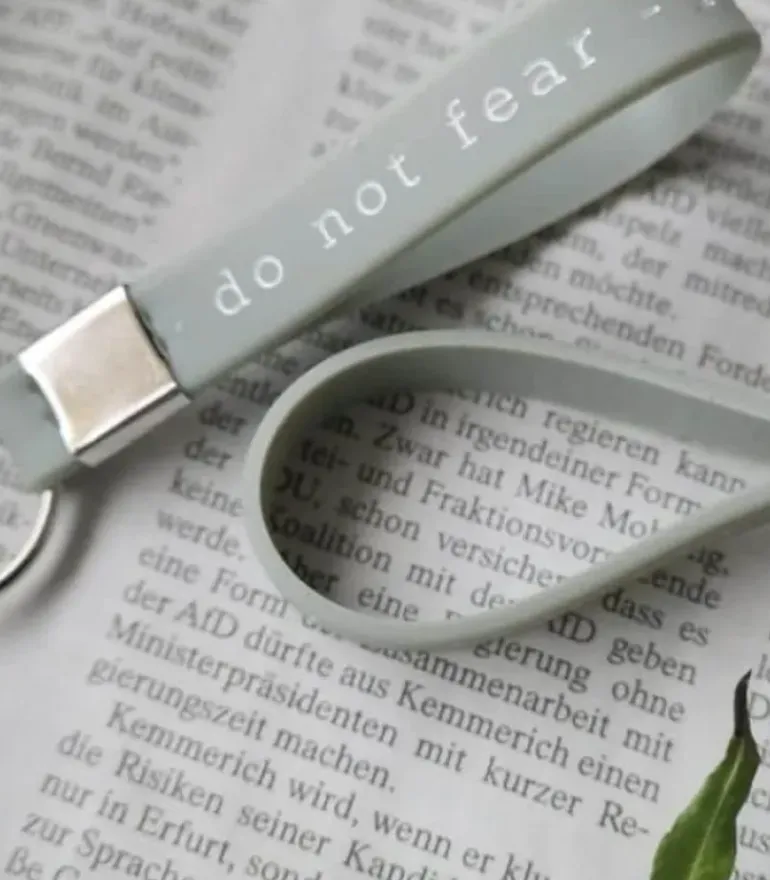 Nøglering gråblå: Do not fear – I am with you