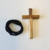 Oliventræs Kors med snor, 7 cm