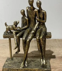 Skulptur Familie med et barn og hund