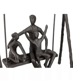 Skulptur, Far gynger med børn