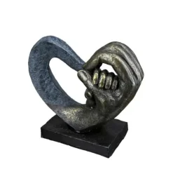 Skulptur, Hjerte med barn og voksen hænder