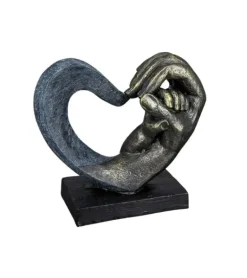 Skulptur, Hjerte med barn og voksen hænder