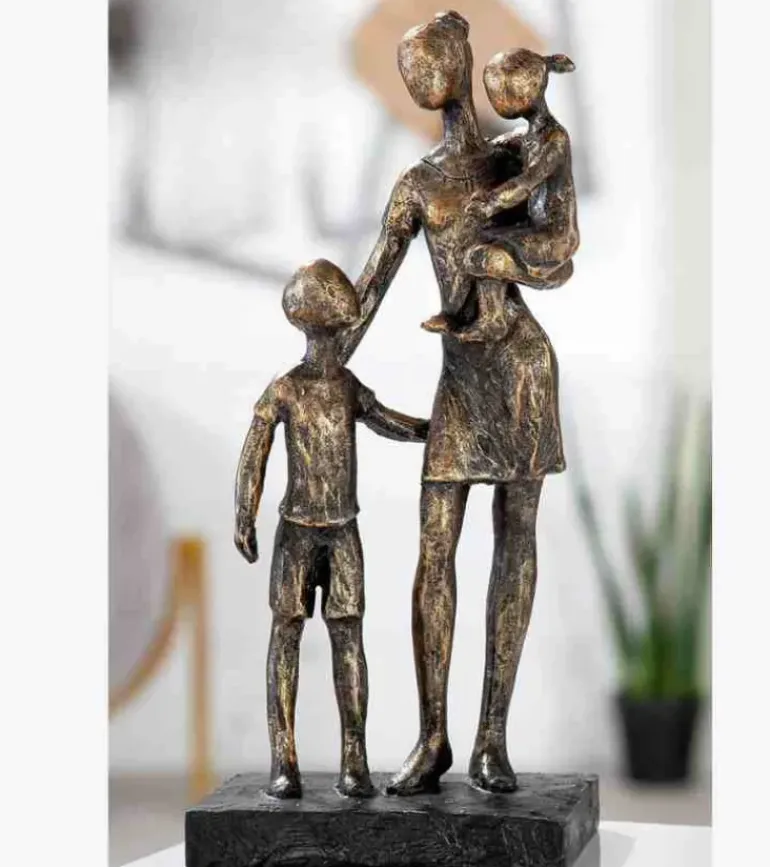 Skulptur: Mor med søn og datter, 26 cm