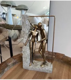 Skulptur, Par under bue, Guld, 25 cm