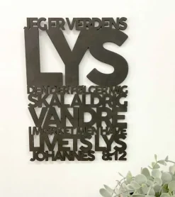 Træskilt, Bibelvers: Jeg er verdens lys, Sort MDF